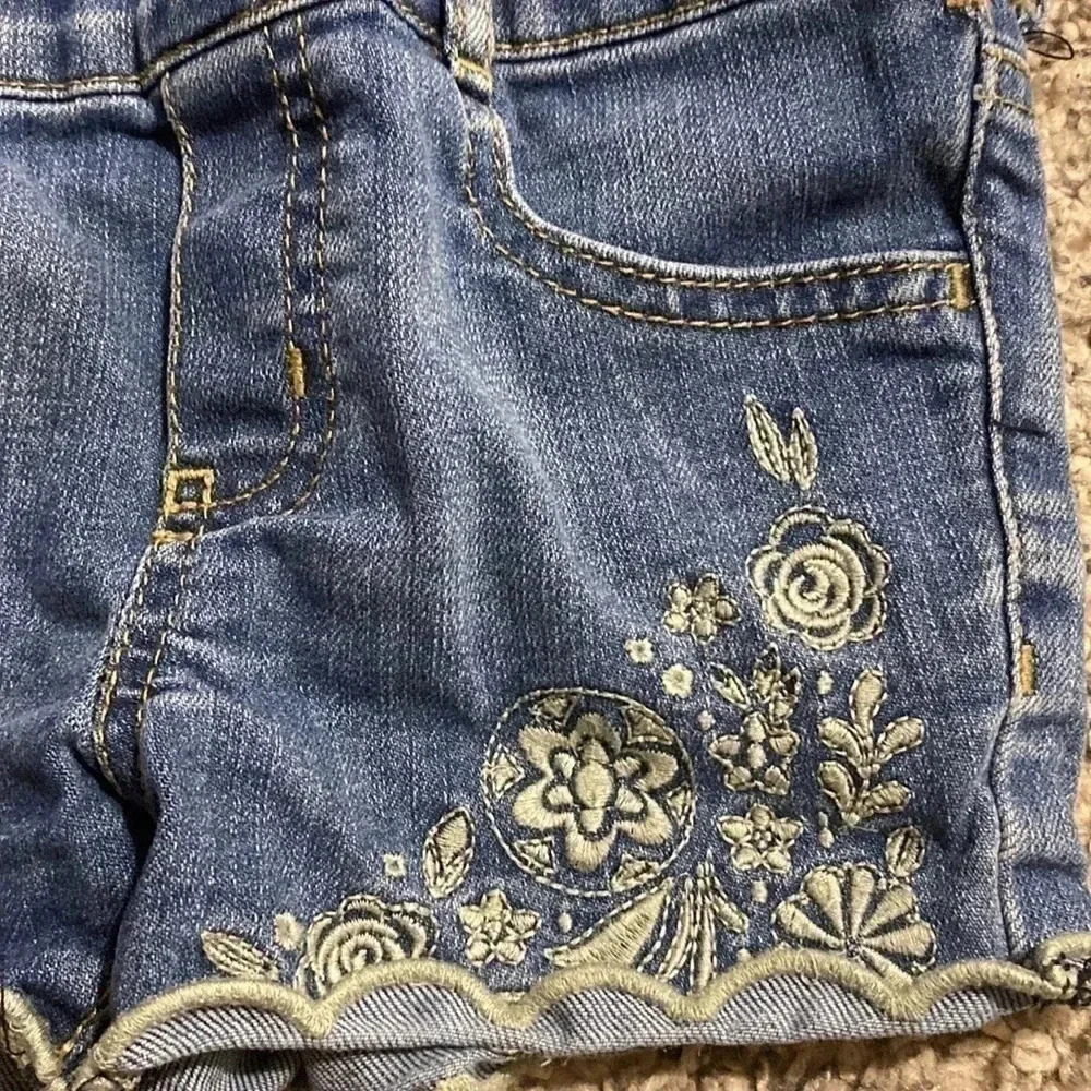 Genuine Kids from OshKosh denim overall shorts with floral design | size: 2T - Picture 3 of 6